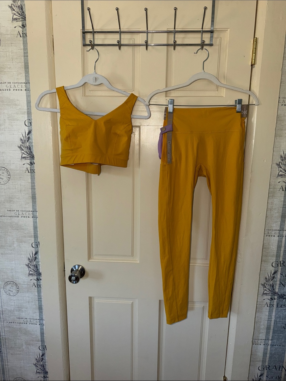 NWOT Outdoor Voices Snacks Bra & 7/8 Leggings Set with Detachable Mini Backpack.